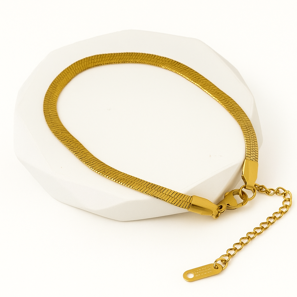 PVD coated Charm Bracelet closeup – gold plated – Febae