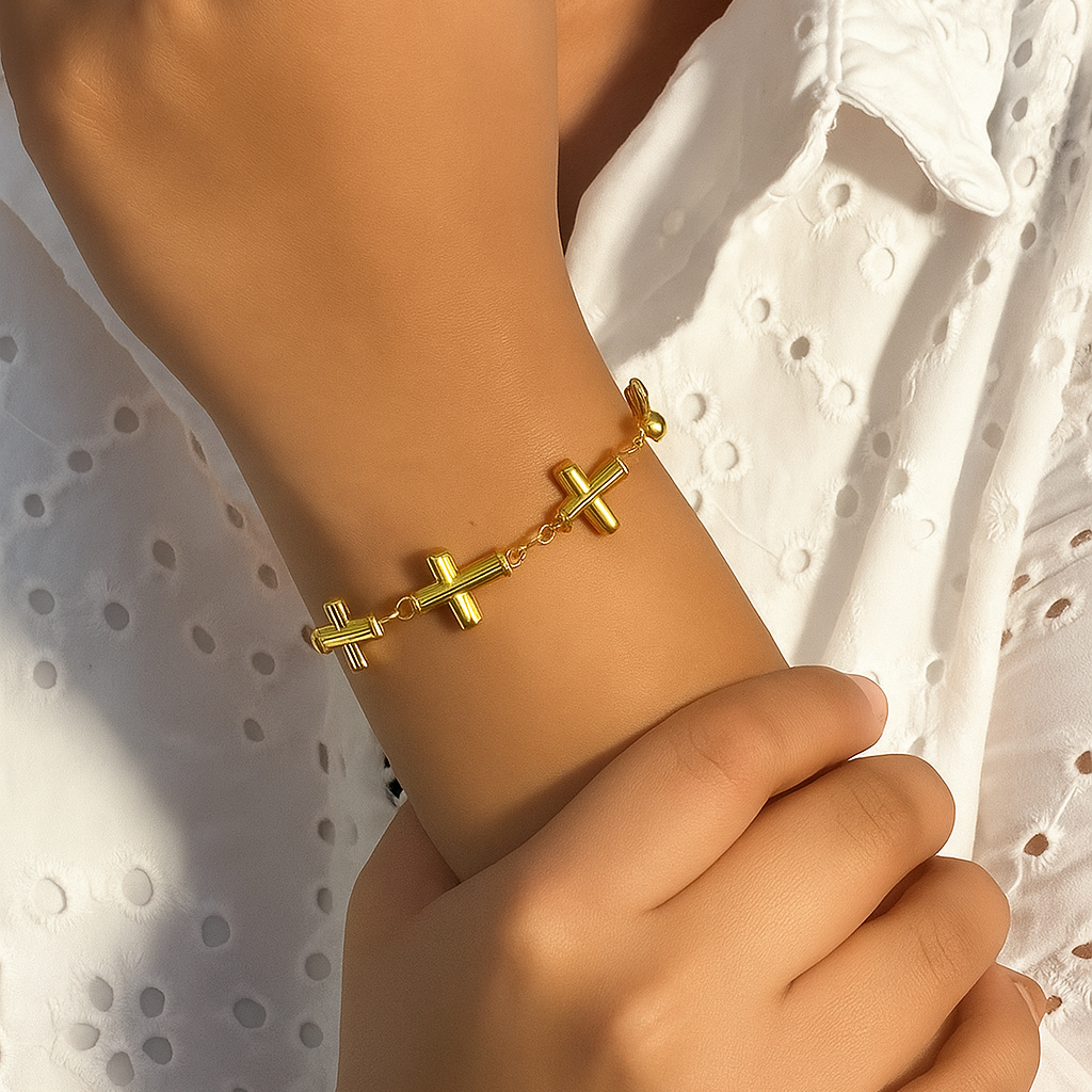Golden Cross Link Bracelet in 18K PVD gold by Febae – view 2